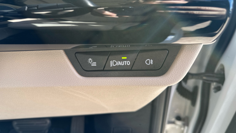 BMW 2 Series 220i MHT Luxury 5dr DCT [Tech Plus Pack] Petrol Hatchback